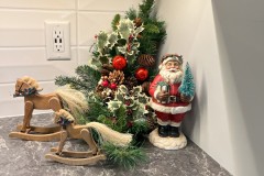 Christmas-Decor-in-the-Kitchen-at-The-Revelli