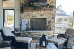 Christmas-in-the-outdoor-space-at-Mulberry-Ridge